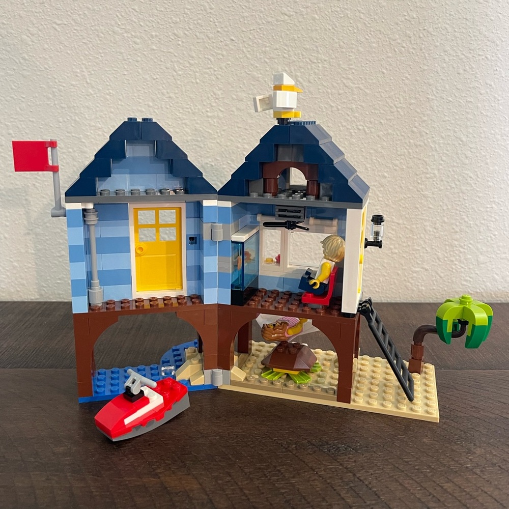 Lego *RETIRED* 31063 Creator 3 in 1 Beachside Vacation 275 pcs Ages 7-12